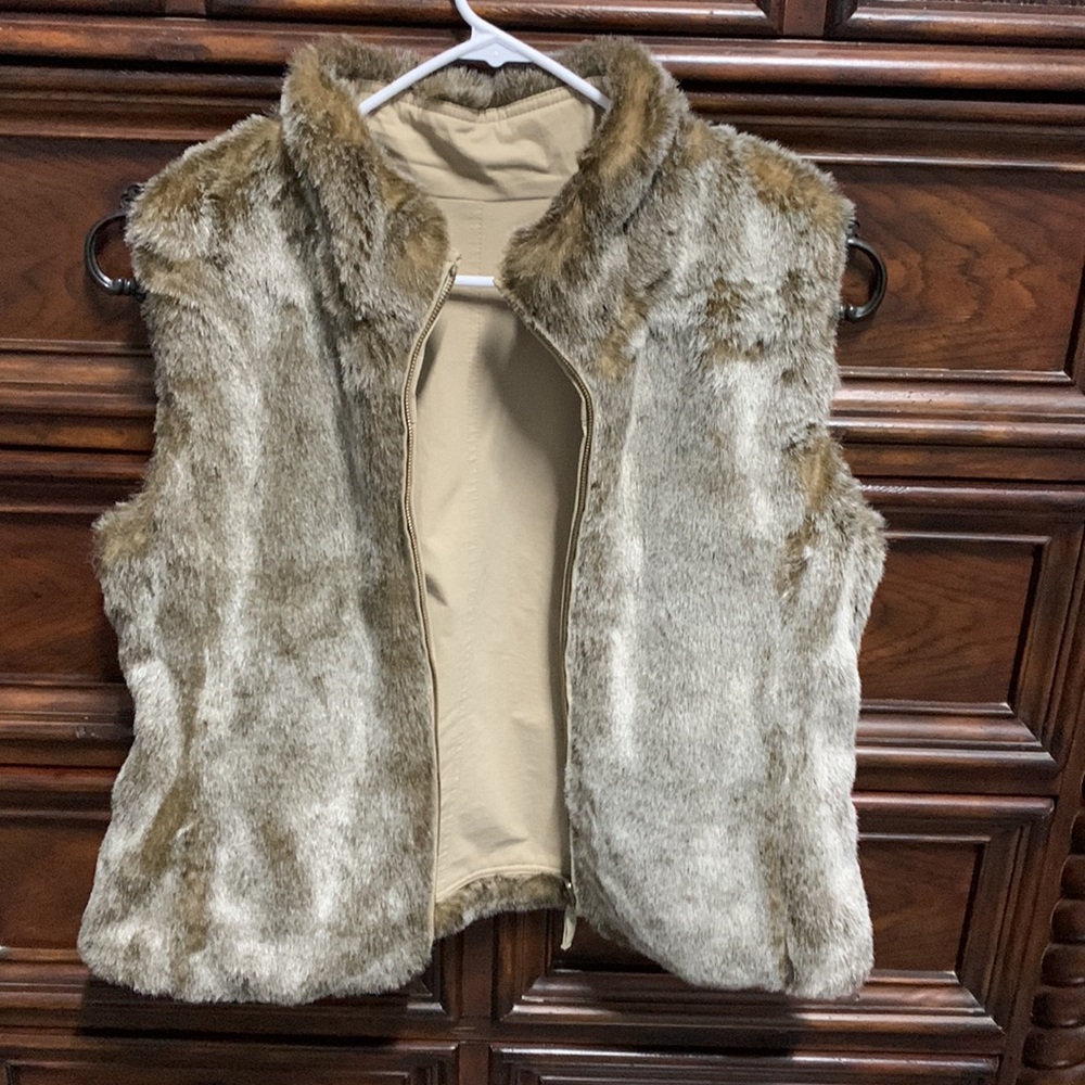 Reversible Vest - Picture 2 of 3